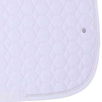 Jest idealny pod haft – świetna opcja dla stajni, klubów i zespołów. Pozwala stworzyć indywidualny, profesjonalny wizerunek