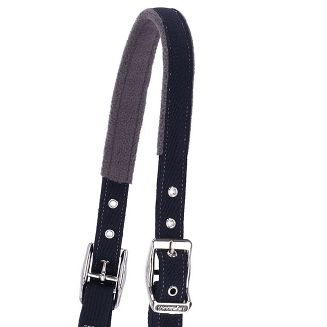 Pasek potyliczny zapinany z dwóch stron na klamry z bolcem.