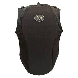 Panele chroniące jeźdźca z przodu i na plecach.