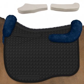 Czaprak korekcyjny ujeżdżeniowy MATTES EUROFIT z futrem medycznym, czarna bawełna , futro royal blue