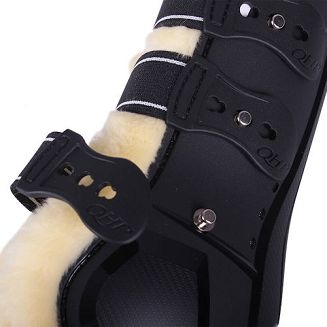 Zapinane na elastyczne paski i na kołki.