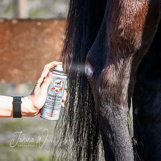 Środek z tlenkiem cynku do dezynfekcji uszkodzeń naskórnych konia, w spray'u.