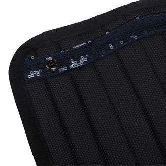 zapinane na rzep
podszyte poliestrową siateczką o właściwościach przepuszczających pot, dzięki czemu szybko schnie (100% poliester)