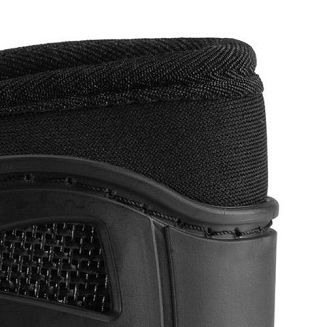 w tylnej części górnego brzegu ochranaiczy strefa flexisoft - miękkie wycięcie zapewniające optymalną swobodę ruchów