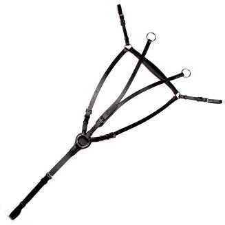 Napierśnik stabilizujący położenie siodła + wytoczek neutralizujący niewłaściwe działanie ręki jeźdźca i ograniczający zadzieranie do góry głowy konia.