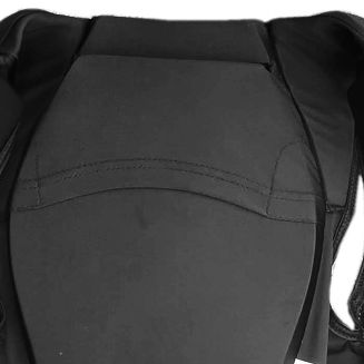 Przed praniem wyjąć z pokrowca amortyzujące wkłady ochronne (jeden z tyłu i dwa z przodu).