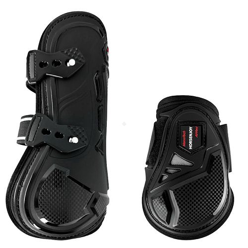 Komplet ochraniaczy na przednie i tylne nogi, przód zapinany na kołki, tył na rzepy.