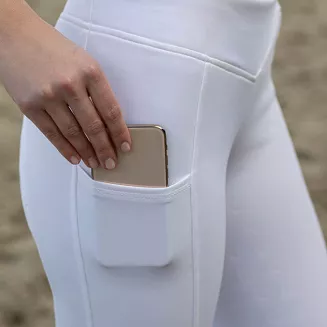 Na prawej nogawce kieszeń na telefon.
