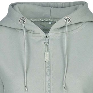 Z przodu zapinana na zamek z nadrukiem eskadron.