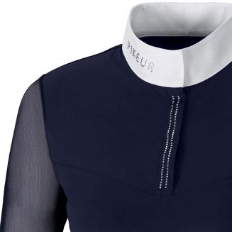 Zapinana pod szyją na napy, ukryte pod plisą ozdobioną kryształkami.