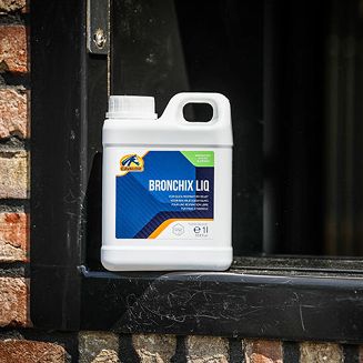 Ziołowy syrop łagodzący kaszel i podrażnienia układu oddechowego.