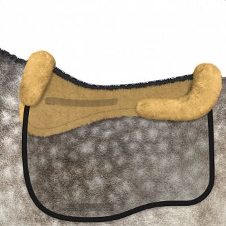 widoczny spod czapraka podszyty futrem w części grzbietowej