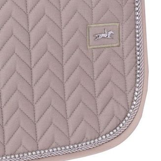 Łańcuszek z kryształkami dodaje subtelnego blasku, ozdobny sznurek i metalowe logo konia nadają luksusowego charakteru.