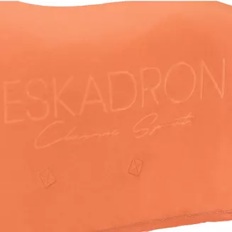 Po bokach wytłoczone napisy 