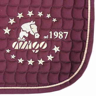 Po obu stronach złoty, jubileuszowy haft z logo AMIGO.