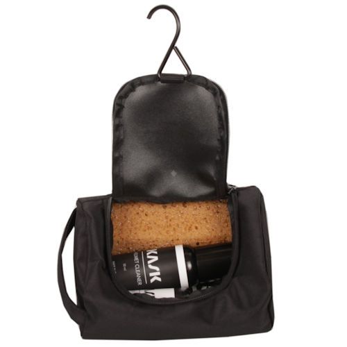 Zestaw do czyszczenia i odświeżania kasków KASK  - Cleaning Kit / HAC00004 - zapakowany w wygodna zaszetkę.