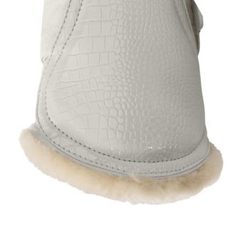 od wewnętrznej strony wzmocnienie ochraniaczy wypełnione pianką PU 

