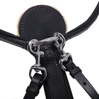 Skórzane paski wytoczka dopinane na karabińczyki.