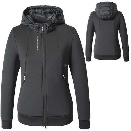 COVALLIERO Hoodie Jacket to bluza, która łączy sportową funkcjonalność z kobiecym stylem. Wygodna podczas ruchu, praktyczna w stajni i wystarczająco uniwersalna, aby towarzyszyć Ci również poza światem jeździeckim.
