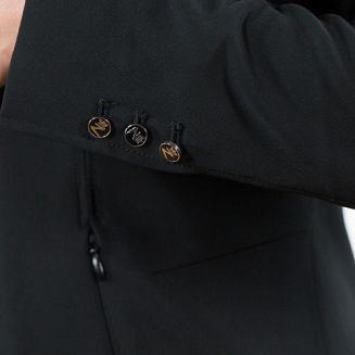 Rękaw zapinany na 3 ozdobne guziki. 
