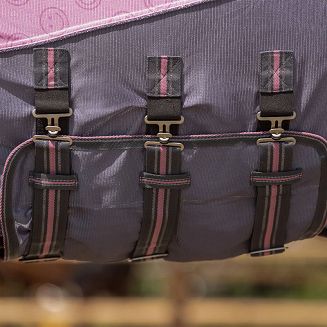 pas zapinany pod brzuchem z elastycznymi zapięciami – stabilność i wygoda