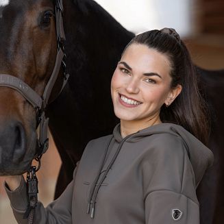 To model, który świetnie wpisuje się zarówno w codzienny, sportowy styl, jak i jeździecki look
