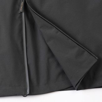 Z tyłu wysokie rozcięcie 