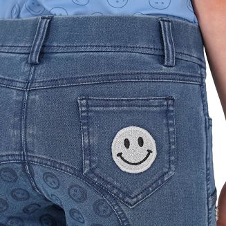 Ozdobna kieszonka z tyłu z motywem smiley, błyszczące wykończenie kieszeni oraz dekoracyjny Q-pin sprawiają, że leginsy przyciągają wzrok i świetnie wpisują się w młodzieżowy, modny styl jeździecki.
