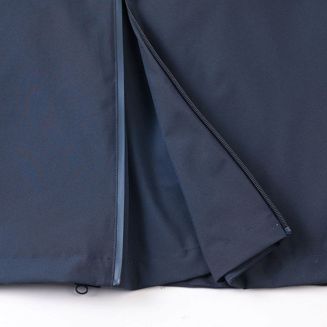 Z tyłu wysokie rozcięcie 