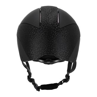 Kask został wyposażony w precyzyjny system regulacji pokrętłem, który pozwala idealnie dopasować rozmiar do głowy. Co więcej, system ten umożliwia również regulację wysokości, dzięki czemu kask lepiej układa się i zwiększa stabilność podczas jazdy.