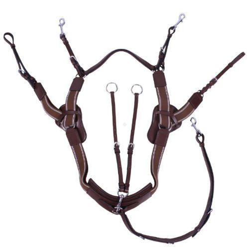 Napierśnik QHP SEDNA pięciopunktowy - zaprojektowany tak, by w czasie skoków jeszcze bardziej ograniczyć przesuwanie się siodła. Kolor brązowy.