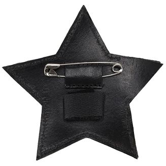 Dzięki przemyślanej konstrukcji można go łatwo i szybko przymocować do ogłowia lub czapraka – za pomocą rzepu lub agrafki, w zależności od preferencji.