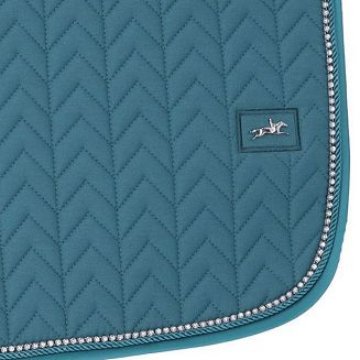 Łańcuszek z kryształkami dodaje subtelnego blasku, ozdobny sznurek i metalowe logo konia nadają luksusowego charakteru.