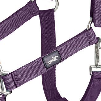 Na pasku policzkowym gumowe logo SCHOCKEMÖHLE