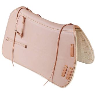 Czaprak skórzany podszyty filcem DAW-MAG 08040 to propozycja dla miłośników klasycznego jeździectwa, rekonstrukcji historycznych oraz użytkowników kulbaki żołnierskiej, którzy cenią sobie połączenie tradycji, trwałości i funkcjonalnej elegancji.