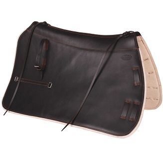 Produkt powstaje z wysokogatunkowej skóry naturalnej, odpornej na rozciąganie i ścieranie, co przekłada się na jego długowieczność i solidność.