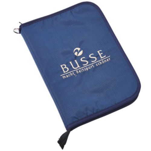 Etui na końskie paszporty zapinane na zamek
- posiada 4 przeźroczyste przegródki do przechowywania paszportów lub dokumentów 