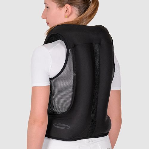 System airbag chroni kluczowe partie ciała, takie jak szyja, kręgosłup, klatka piersiowa, kość ogonowa oraz miednica.