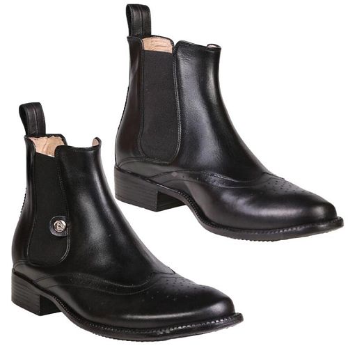 Krótkie buty do jazdy konnej, wykonane z licowej skóry bydlęcej, dziurkowany wzorek na czubku buta, podeszwa antypoślizgowa przeszywana od spodu.