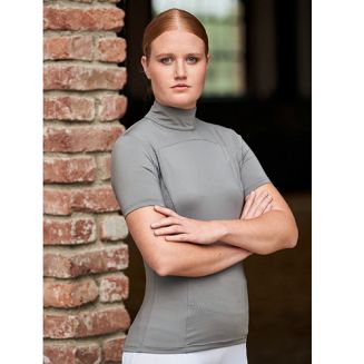 dopasowany krój podkreśla figurę