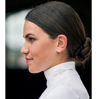 stójka z złotym logo COVALLIERO.