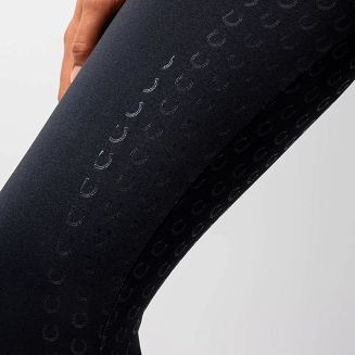 Pełny lej silikonowy Full Grip gwarantuje doskonałą przyczepność do siodła oraz większą stabilność dosiadu.