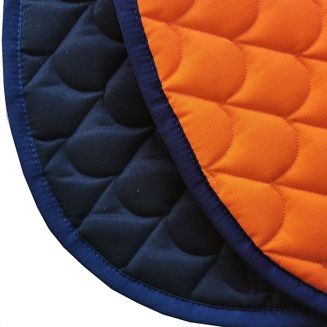 Niezwykle praktyczny w okresie zmiany sierści u konia - martwy zrzucony włos łatwo oczyścić szczotką z powierzchni bawełny.