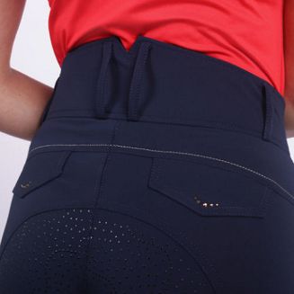 Z tyłu dwie patki imitujące kieszenie.