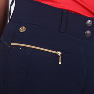 Dwie głębokie kieszenie z przodu, zapinane na złoty zamek.