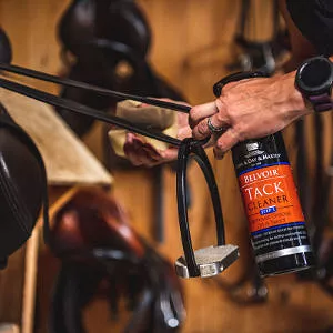 Spray do konserwacji skór - krok pierwszy CARR&DAY&MARTIN Belvoir Step 1 Tack Cleaner Spray  - 500ml / LC005