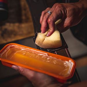 Mydło glicerynowe do skóry,  w kostce CARR & DAY & MARTIN Belvoir Tack Conditioner Tray  250g / LC020